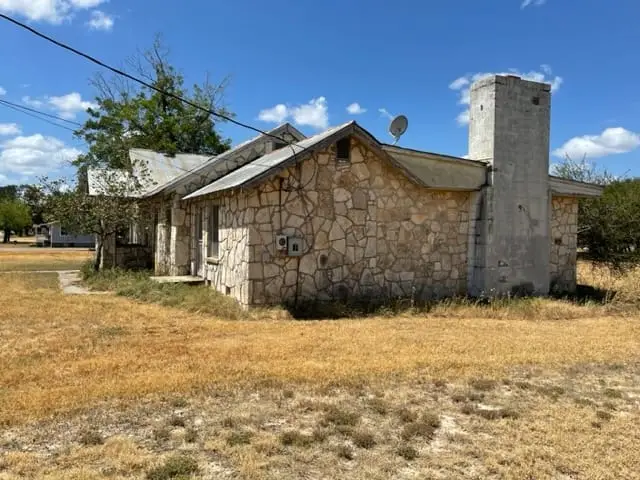 Rocksprings Stone Home (6)